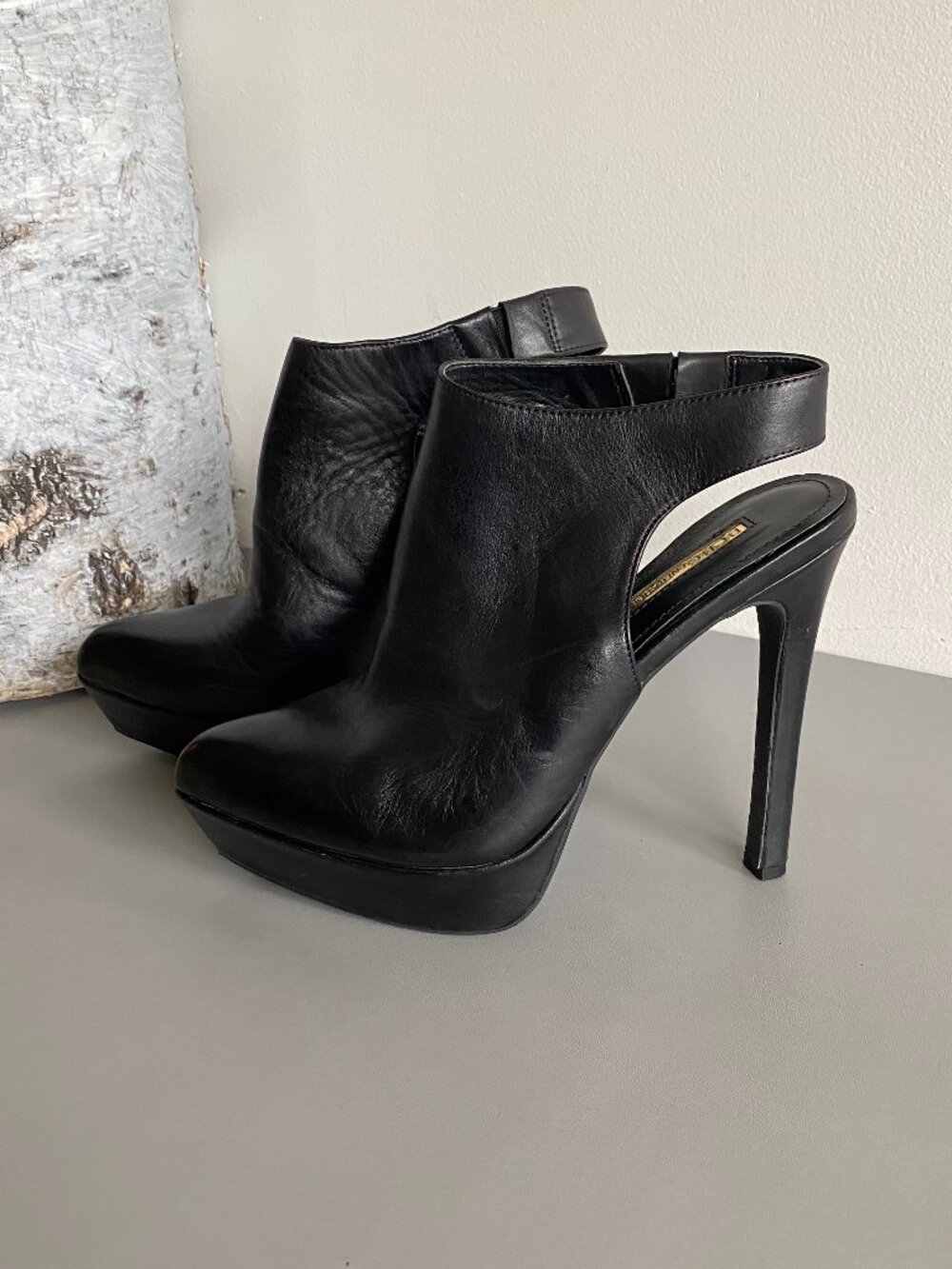 BCBGeneration Sloan Black Leather Platform Slingback Stiletto Heels Pump 8M